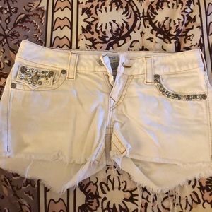 White cut off mid rise true religion brand shorts